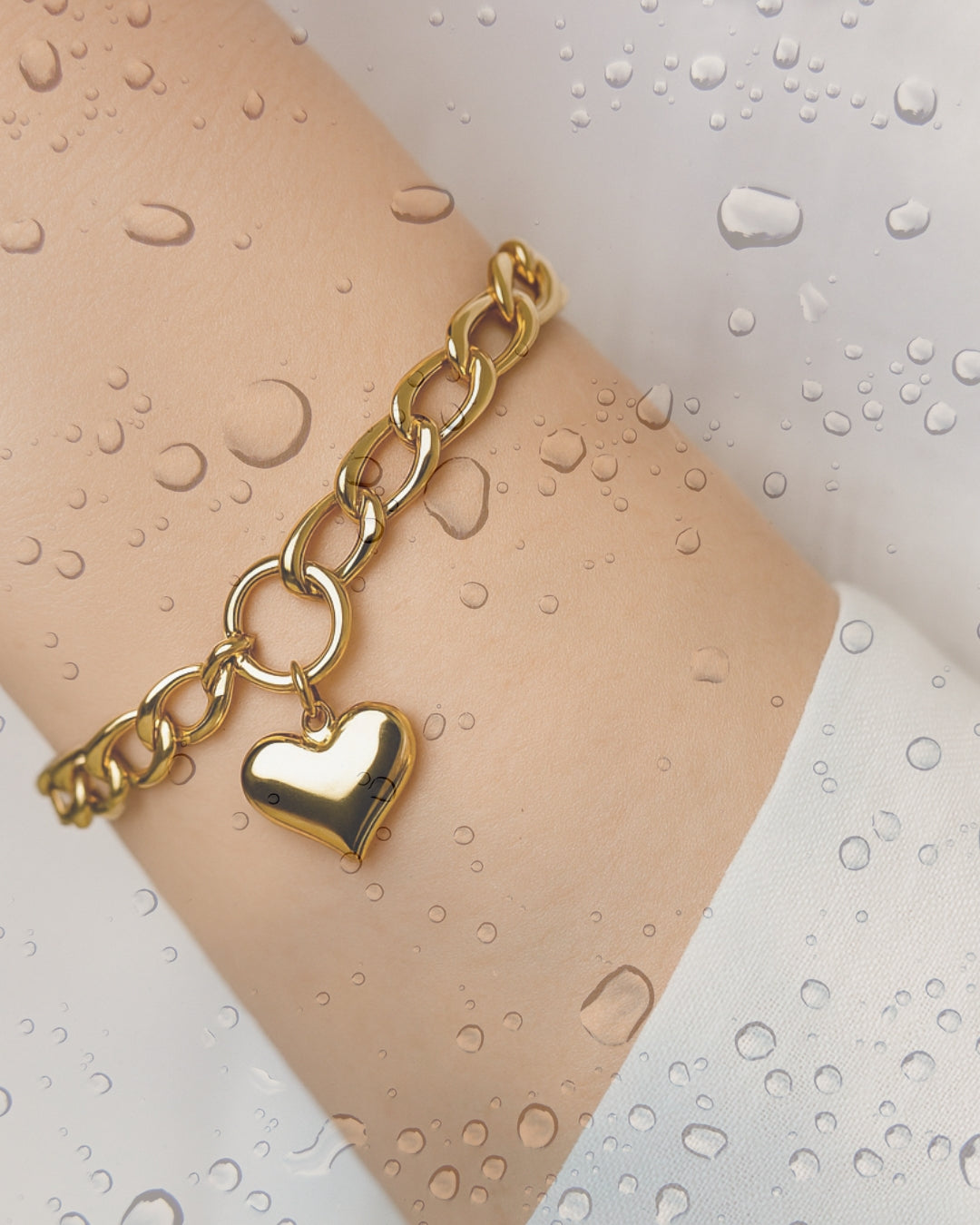 The Ultimate Guide to Choosing Waterproof and Tarnish-Free Jewelry