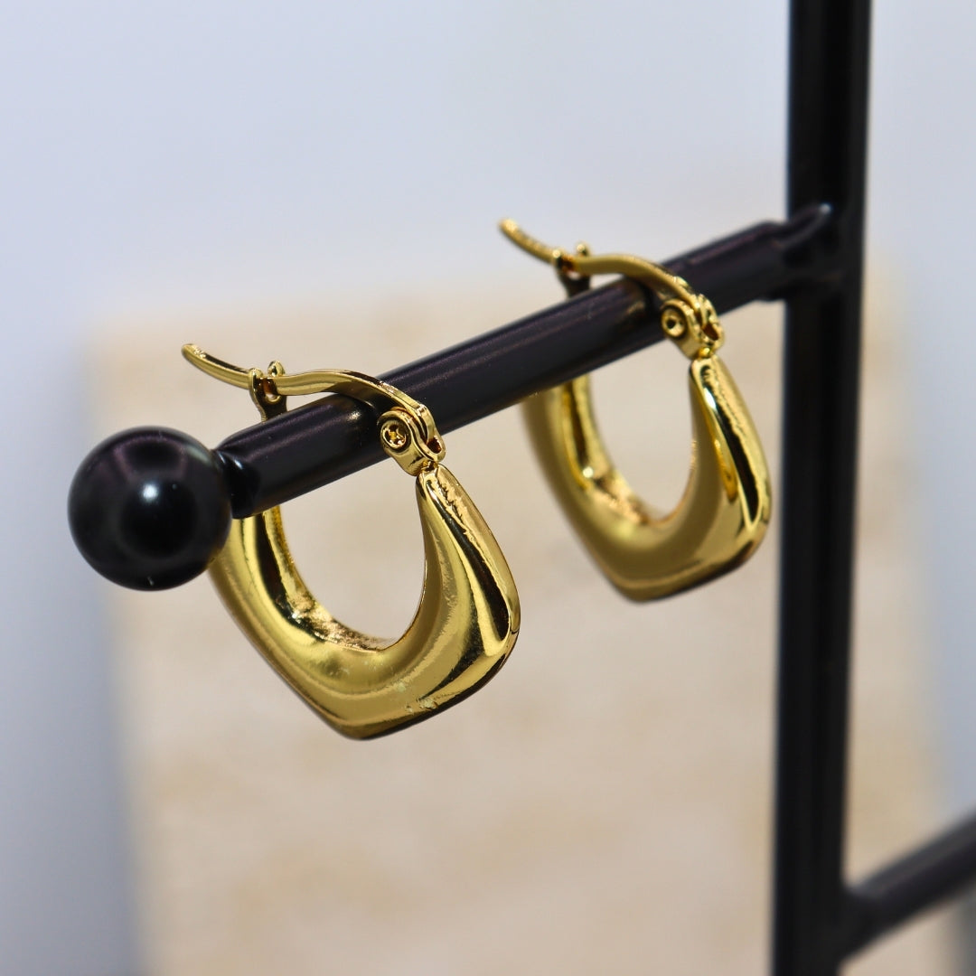 Curvy Hoops - Adorn-iq
