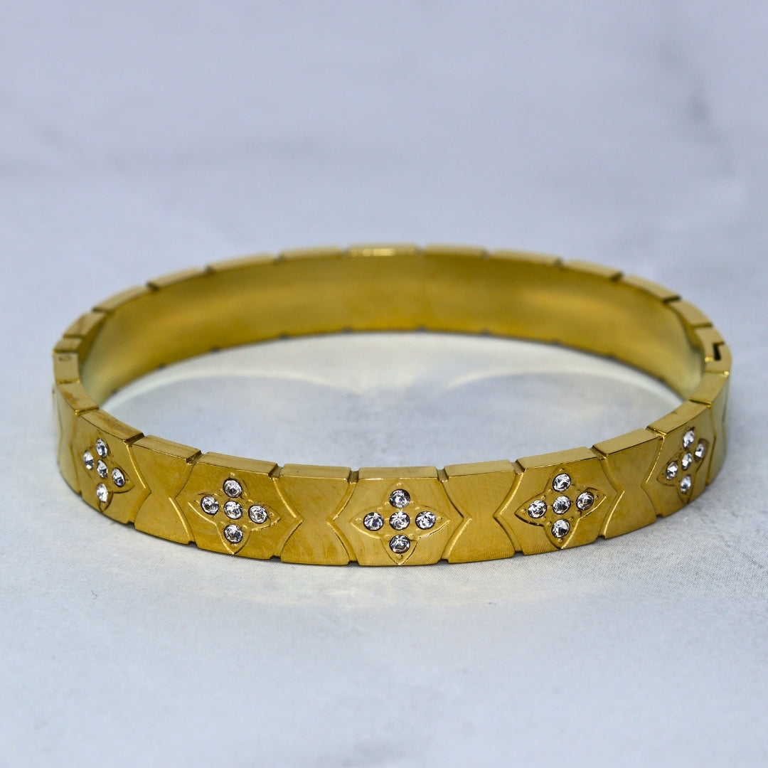 Clover Pattern Bracelet - Adorn-iq