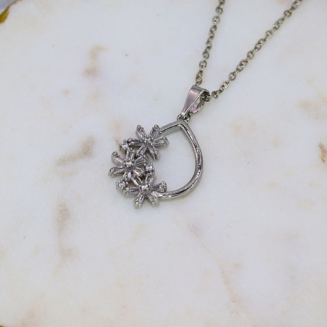 Flower Zircon Necklace in silver