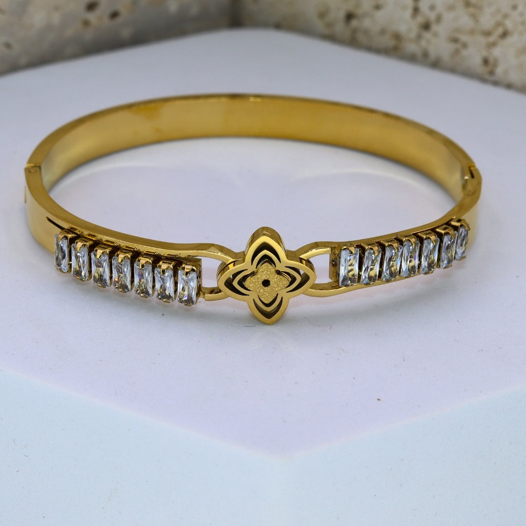 Gold Clover Bangle Bracelet - Adorn-iq