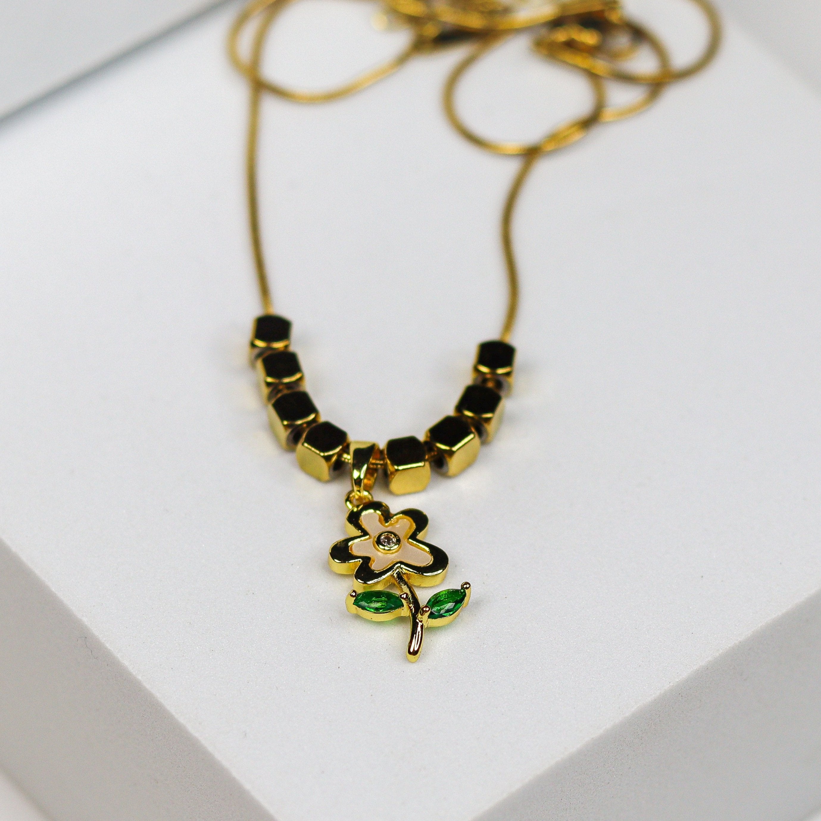 Floral Pendant Necklace - Adorn-iq