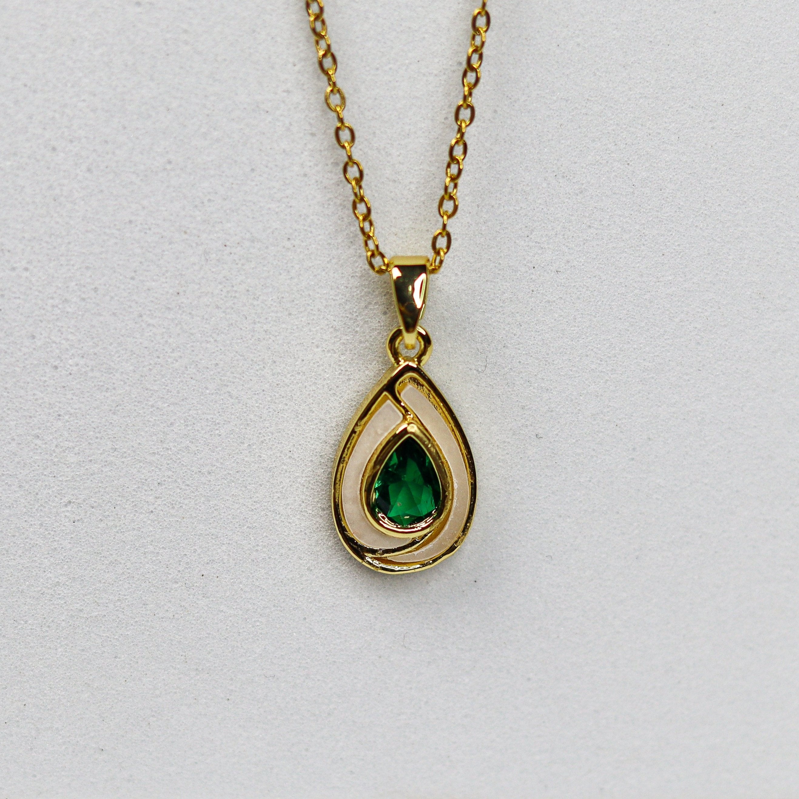 Minimal Emerald Stone Necklace - Adorn-iq