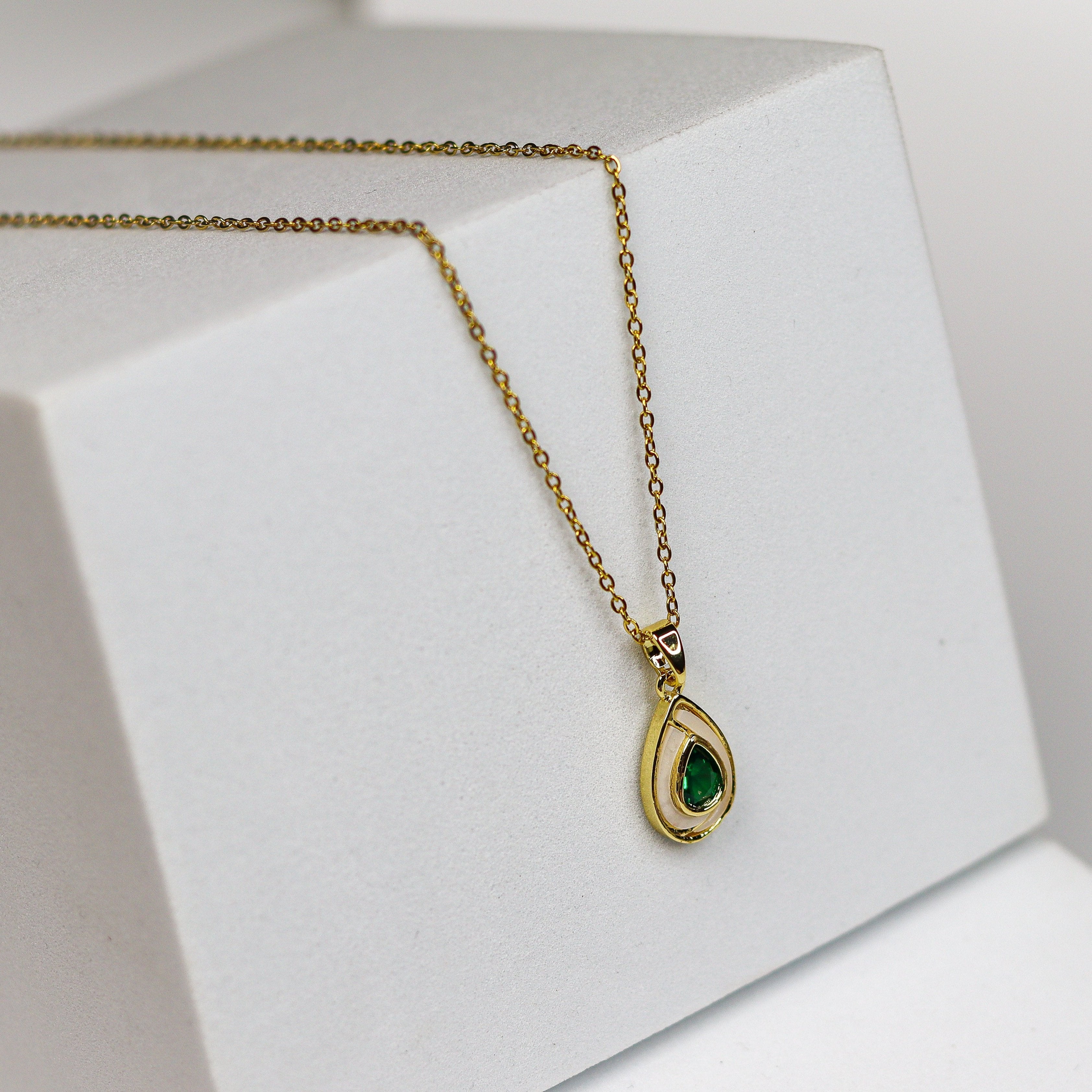 Minimal Emerald Stone Necklace - Adorn-iq