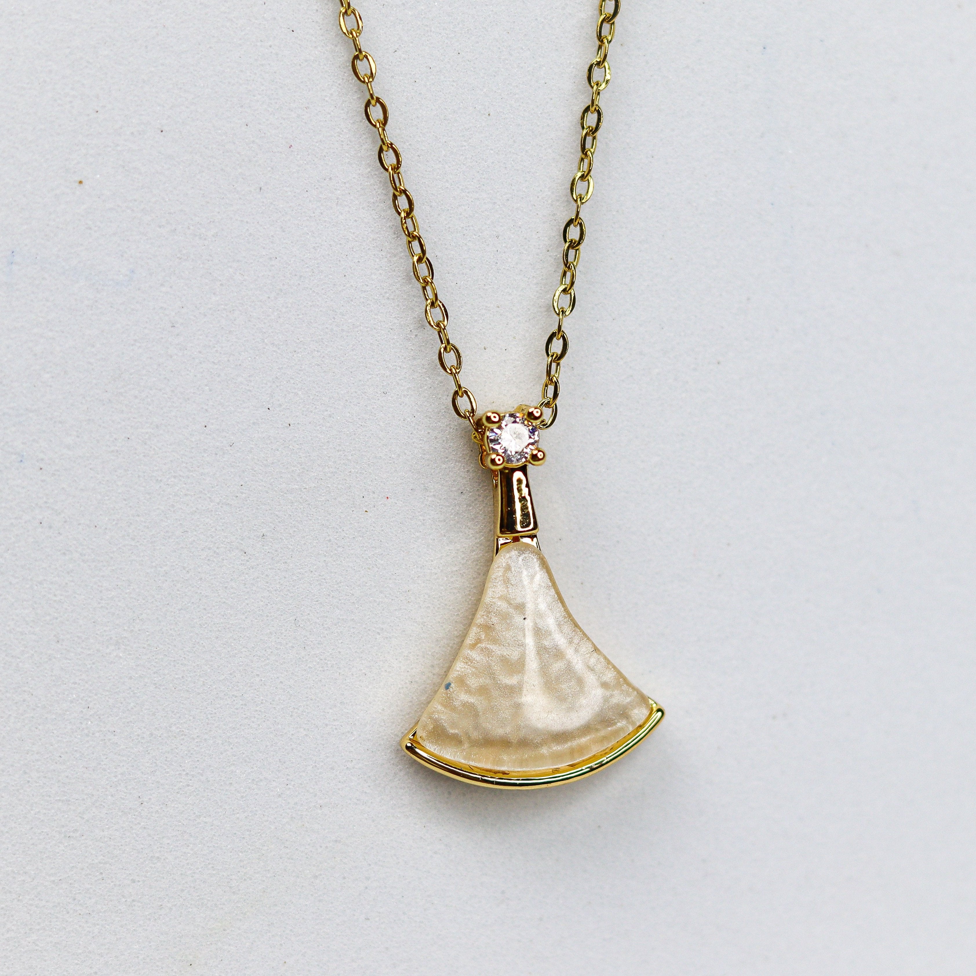 Classic Mother Pearl Necklace - Adorn-iq