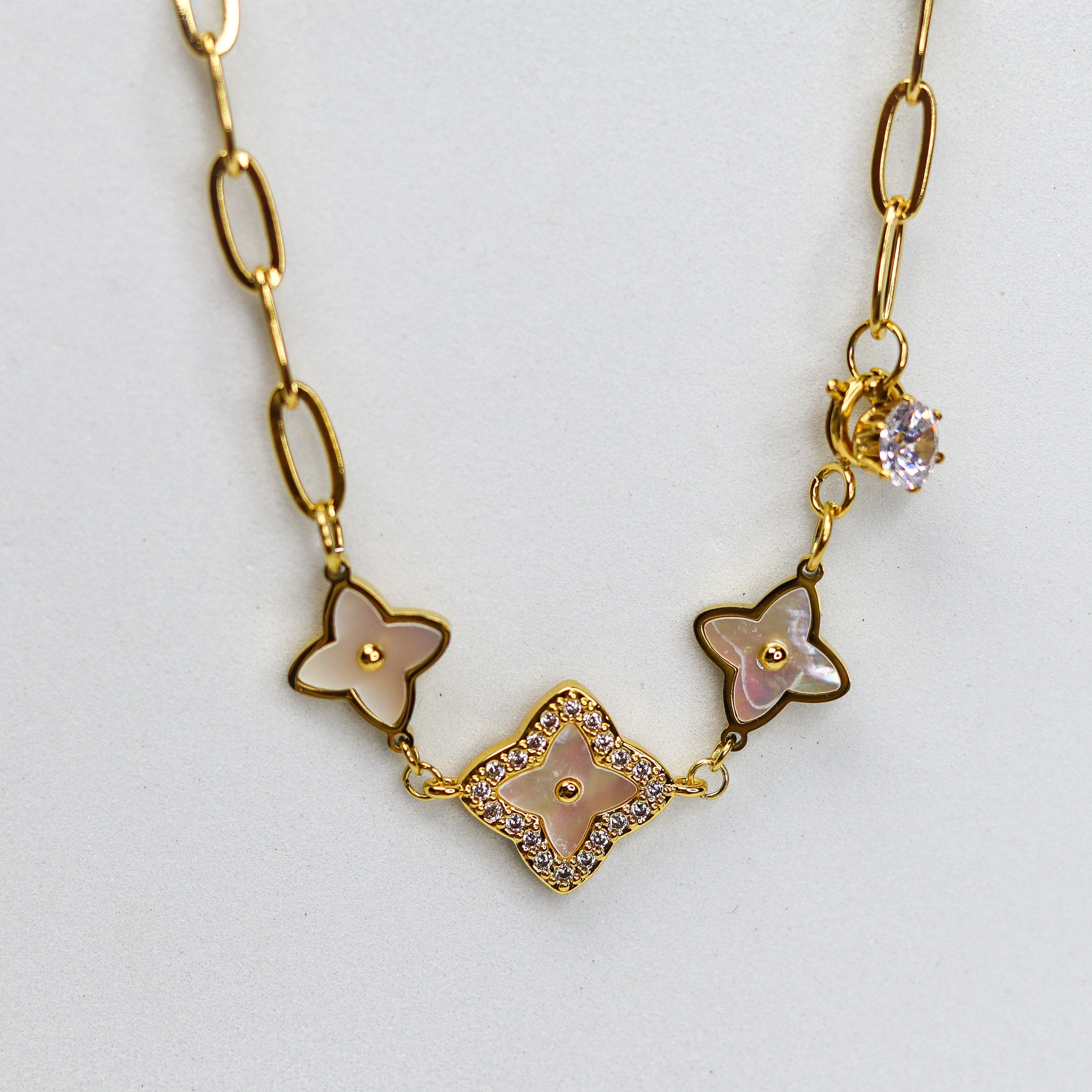 Solitaire Clover Necklace - Adorn-iq
