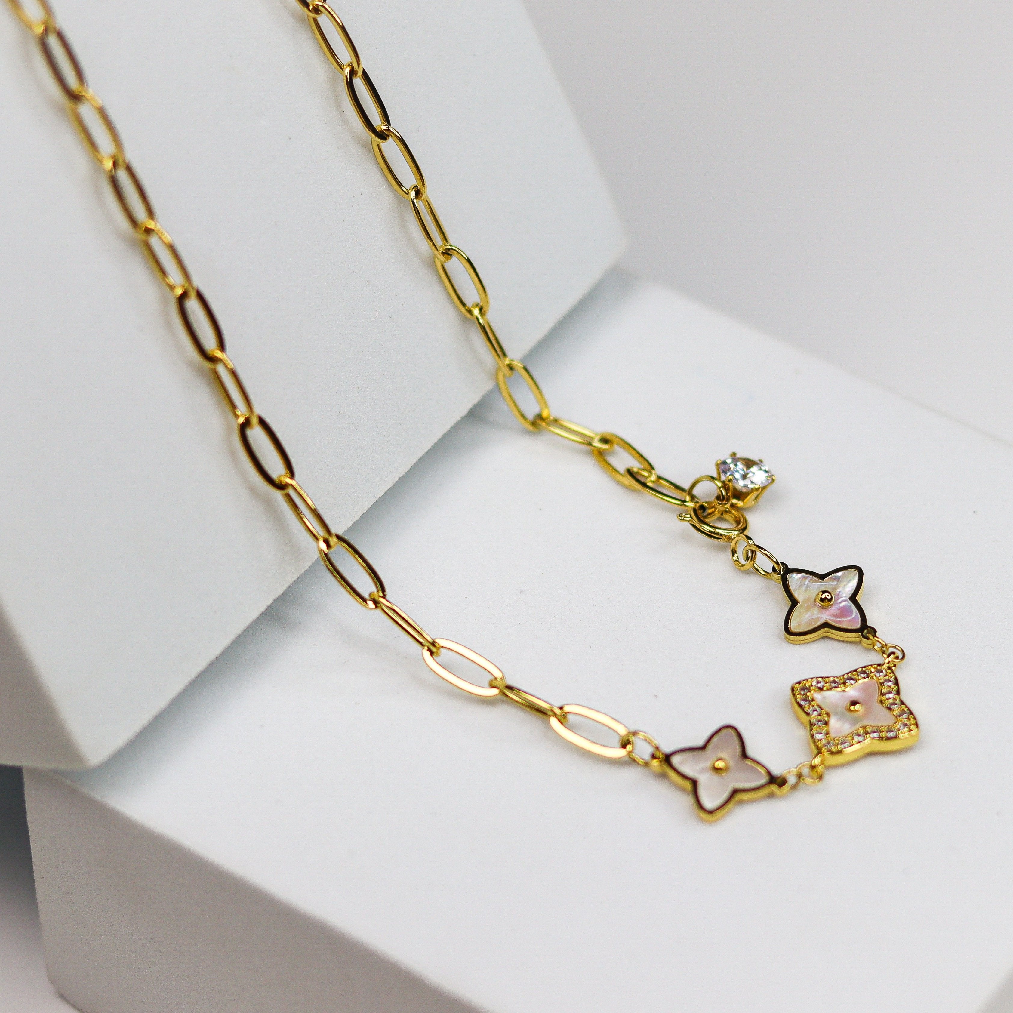 Solitaire Clover Necklace - Adorn-iq