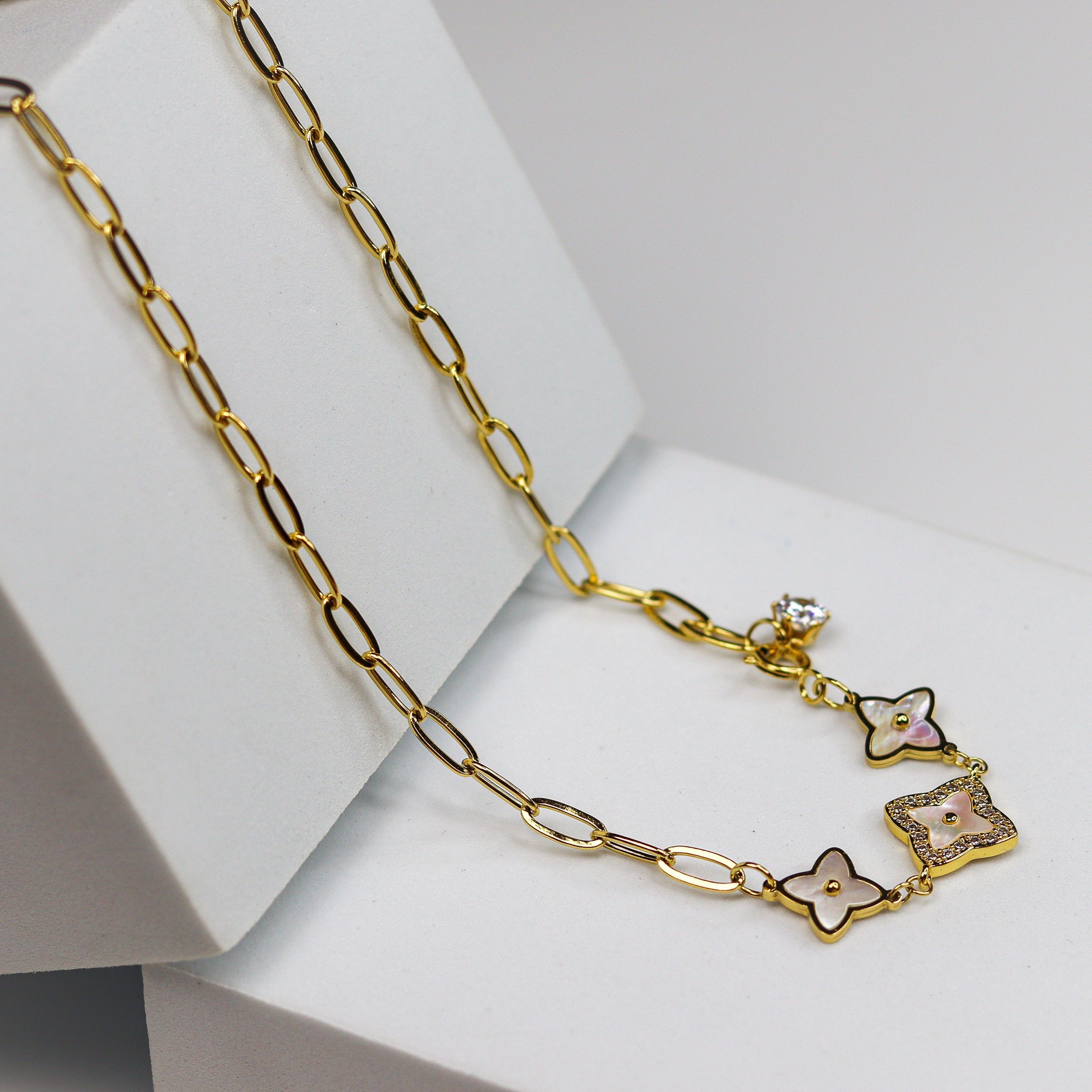 Solitaire Clover Necklace - Adorn-iq