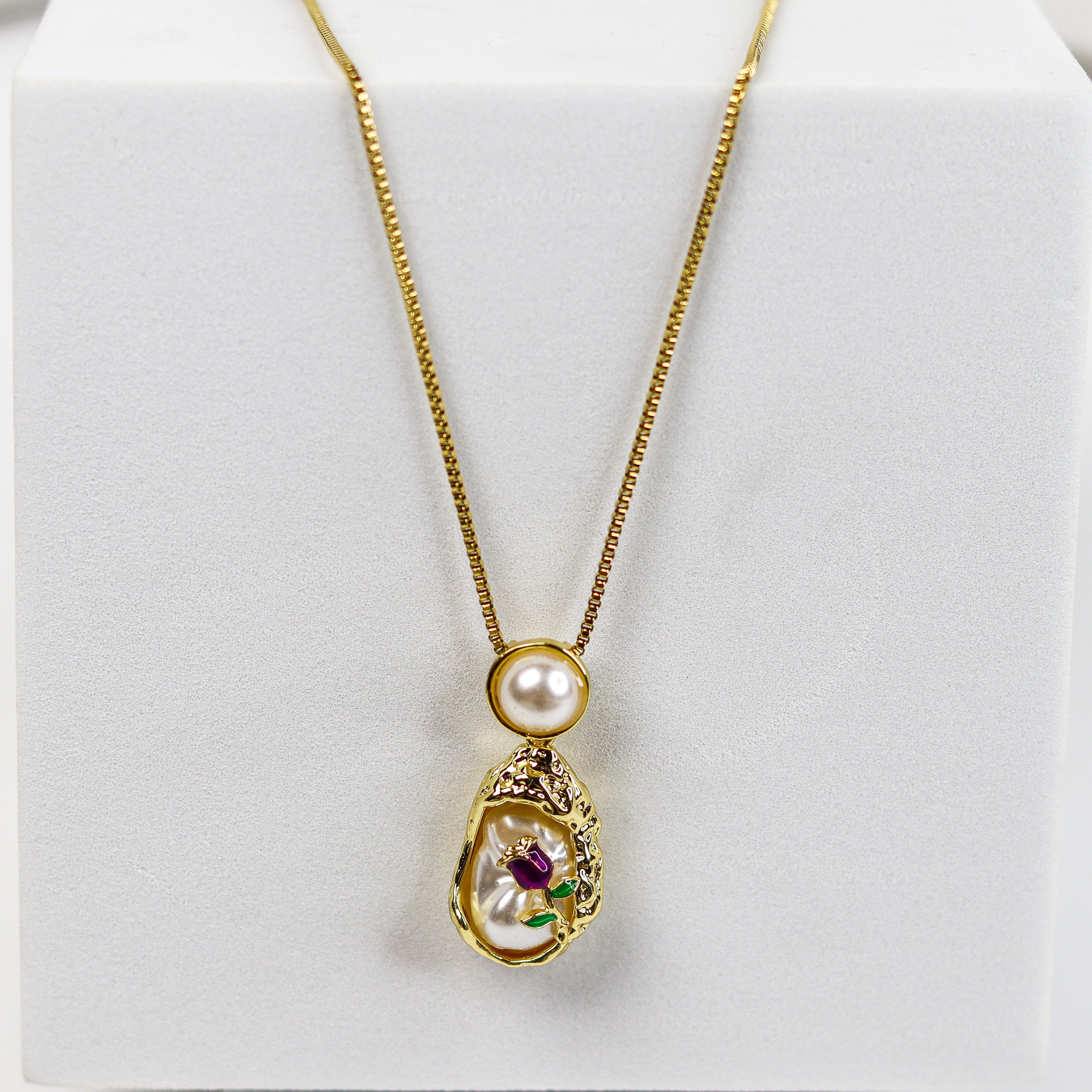 Gold Floral Pearl Pendant Necklace