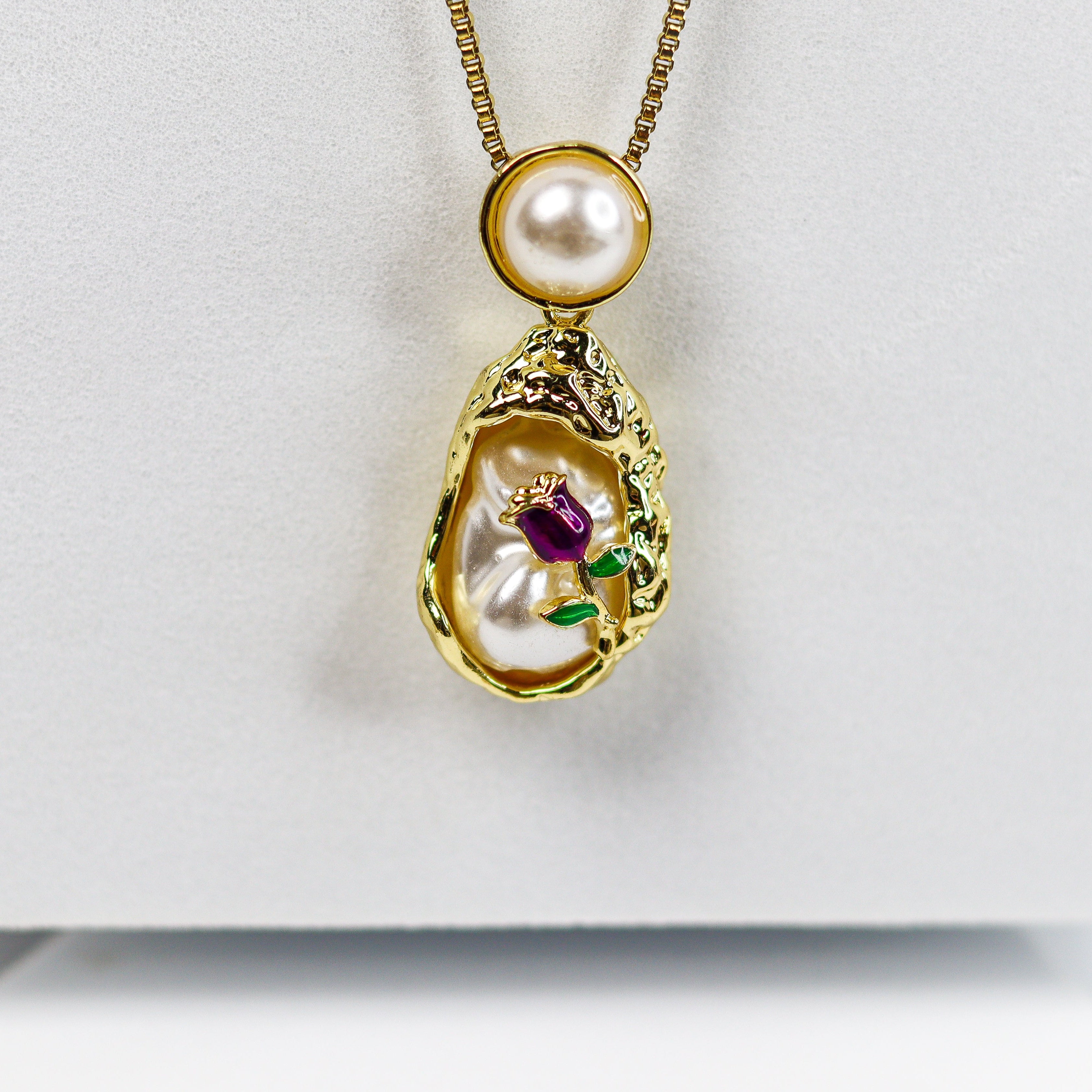 Gold Floral Pearl Pendant Necklace