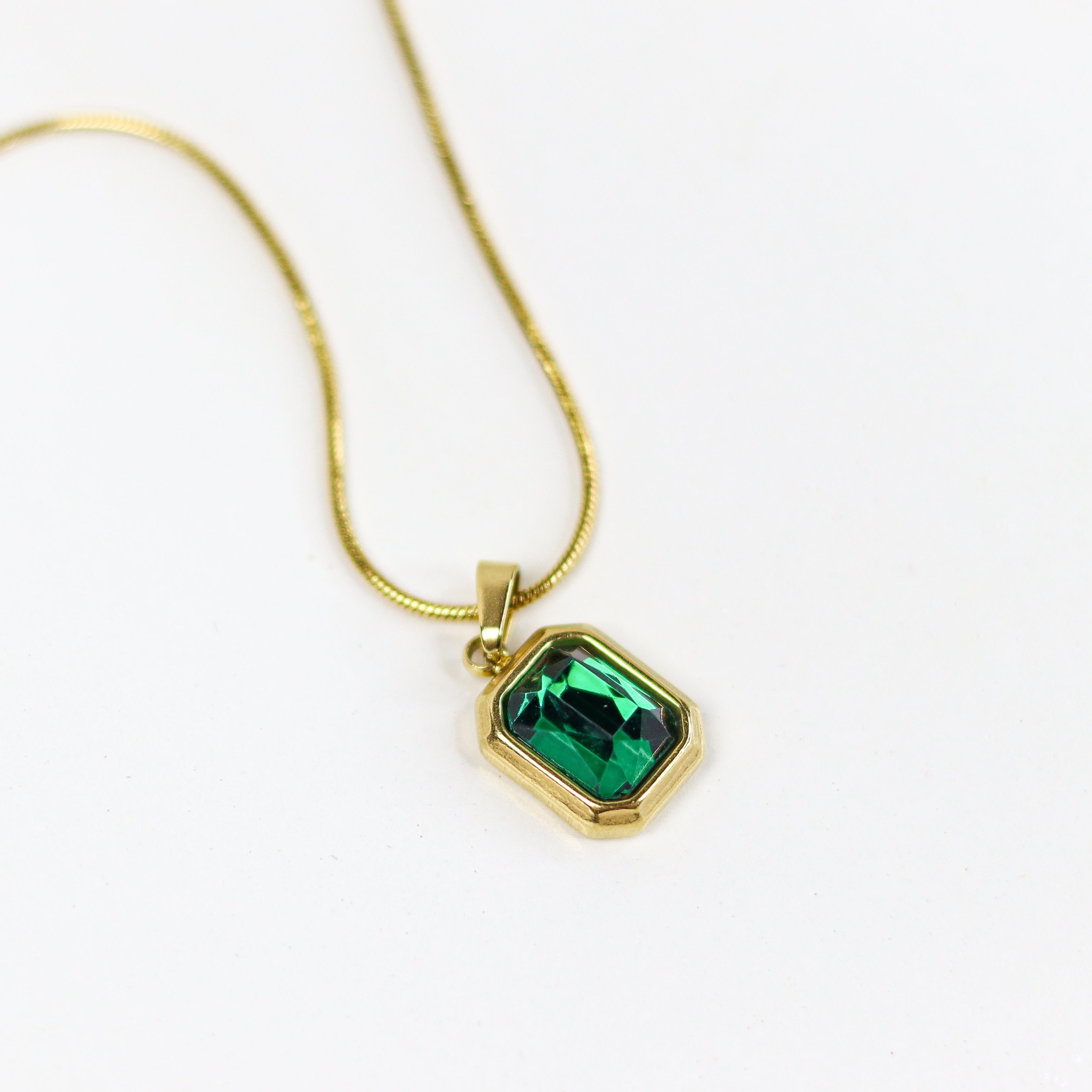Classic emerald necklace