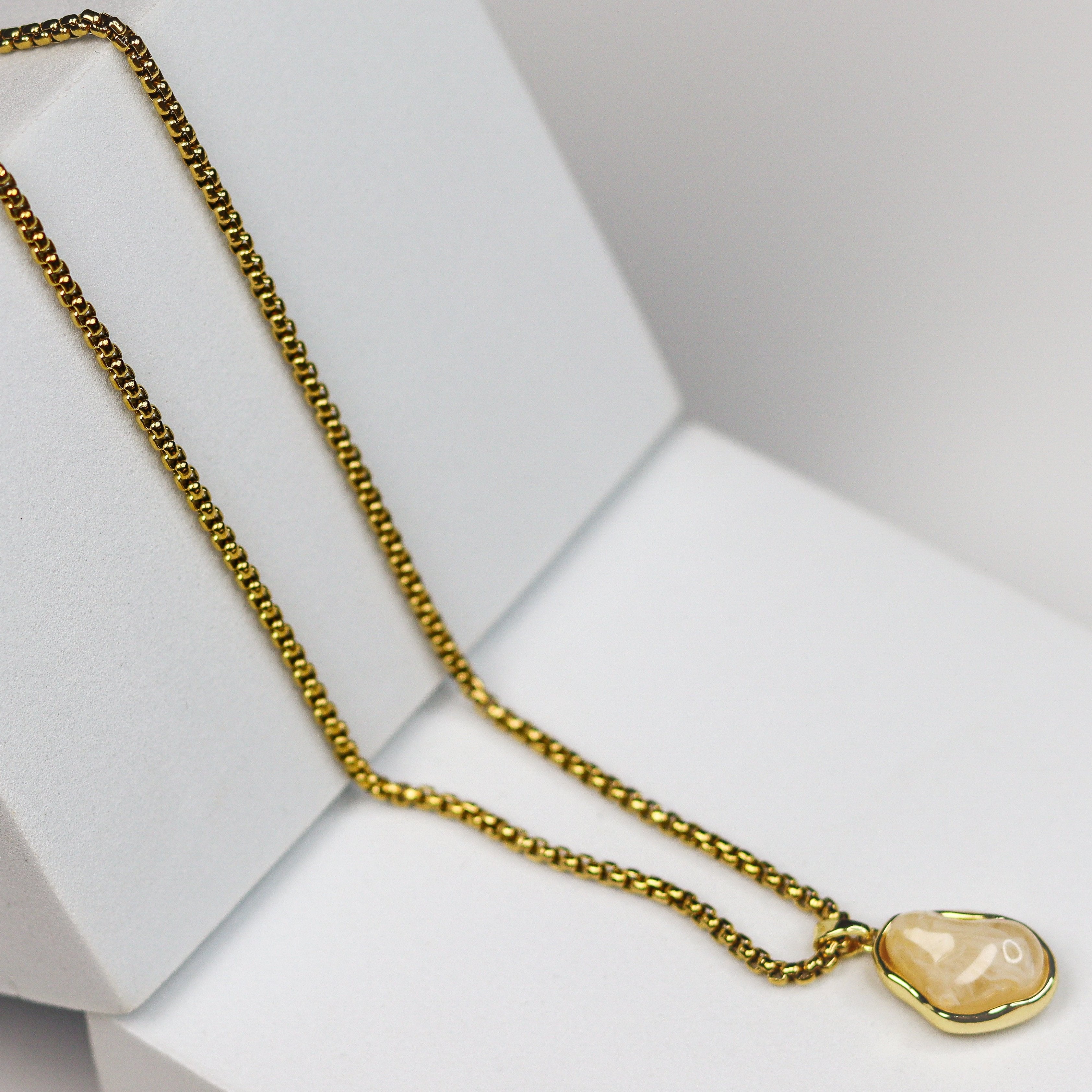 Maple Stone Necklace - Adorn-iq