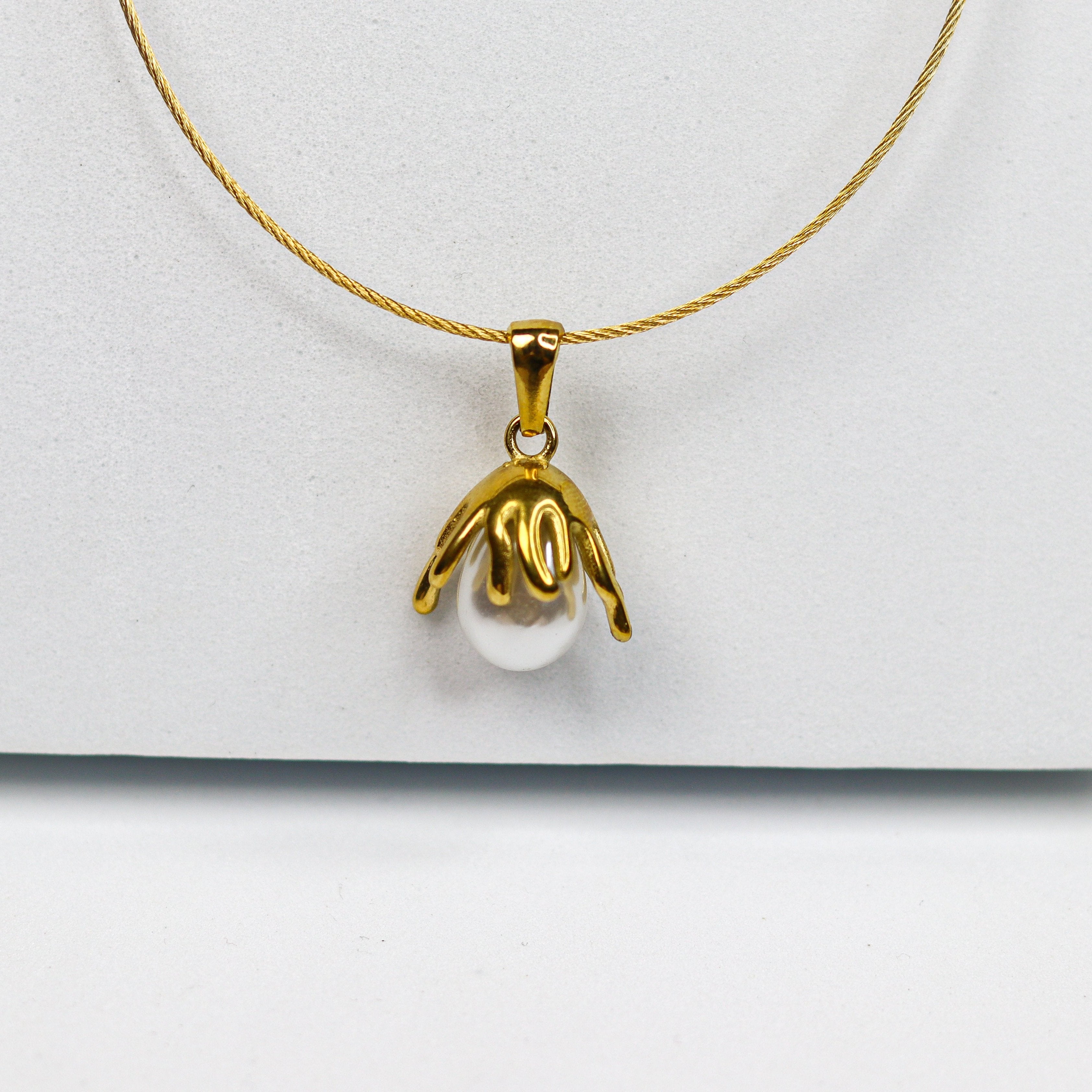 Petal Pearl Necklace - Adorn-iq