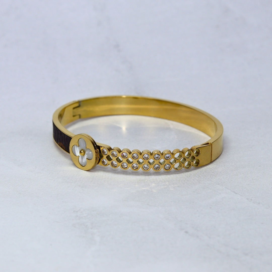 Leather band Clover Bracelet - Adorn-iq