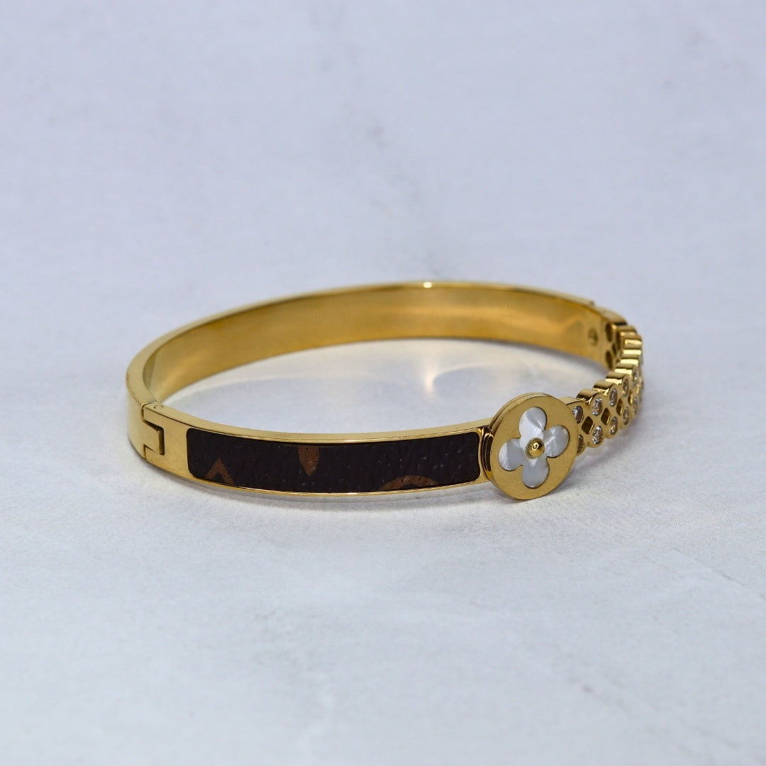Leather band Clover Bracelet - Adorn-iq