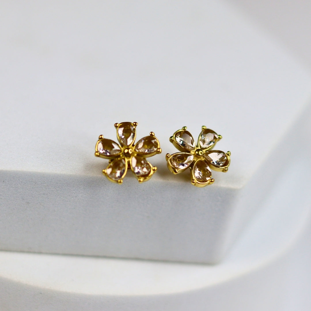 Minimal Floral Stud Earrings - Adorn-iq