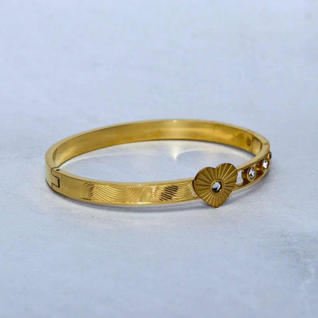 Vintage Heart Pattern Bangle Bracelet - Adorn-iq