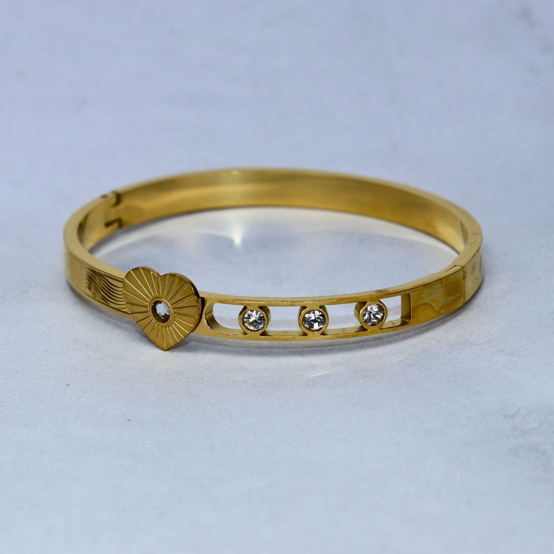 Vintage Heart Pattern Bangle Bracelet - Adorn-iq